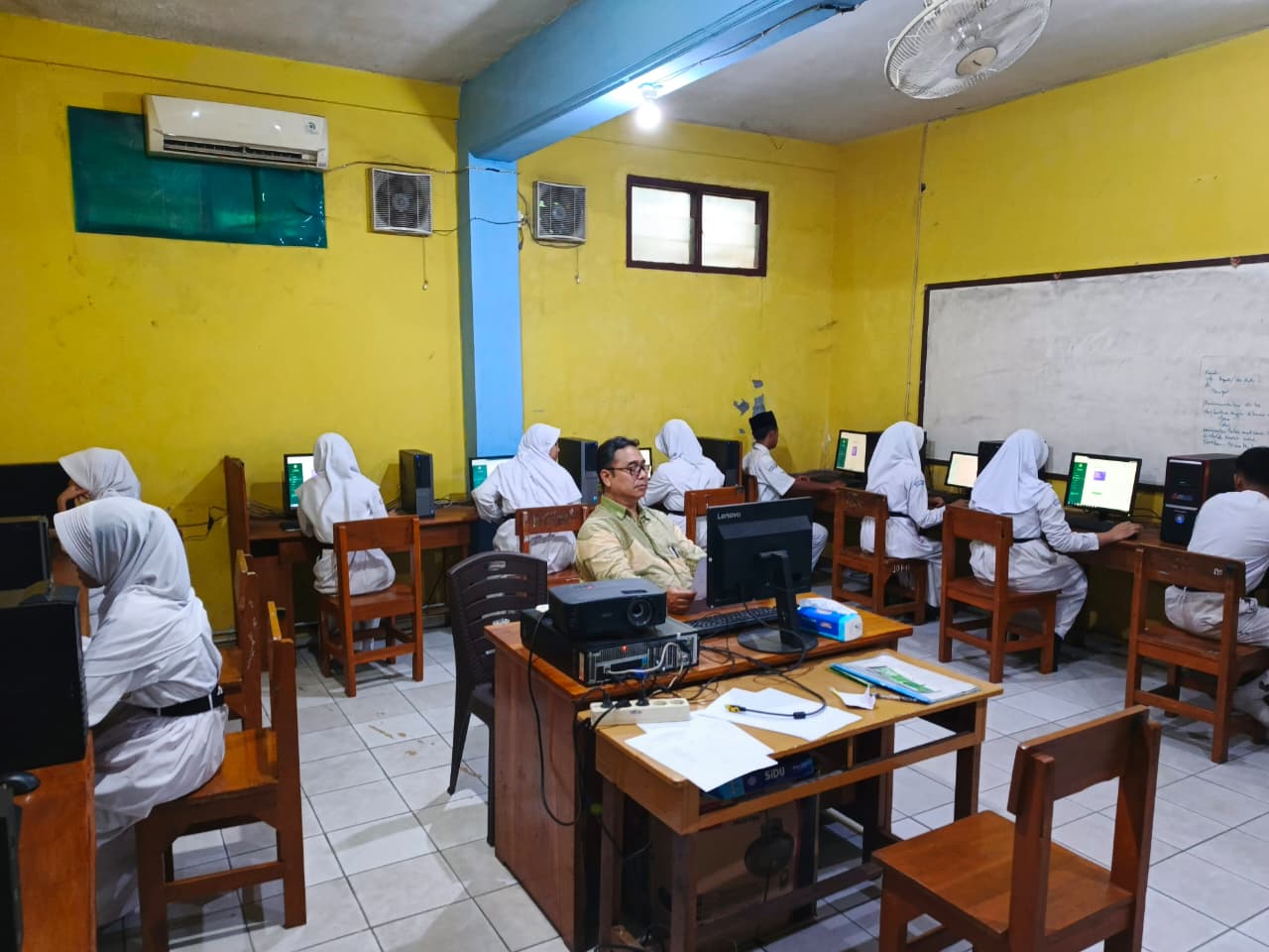 Dokumentasi Pelaksanaan Ujian Madrasah Berbasis Komputer (UMBK) Tahun Ajaran 2025/2026